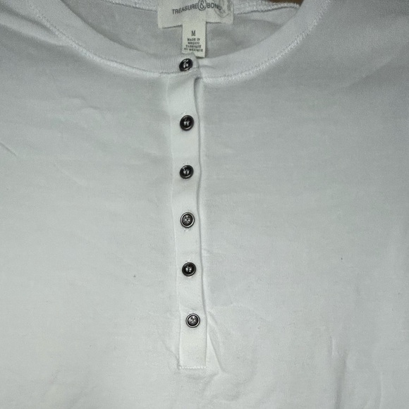 NWOT TREASURE & BOND WHITE LONG SLEEVE TEE WITH BUTTONS - Picture 2 of 5